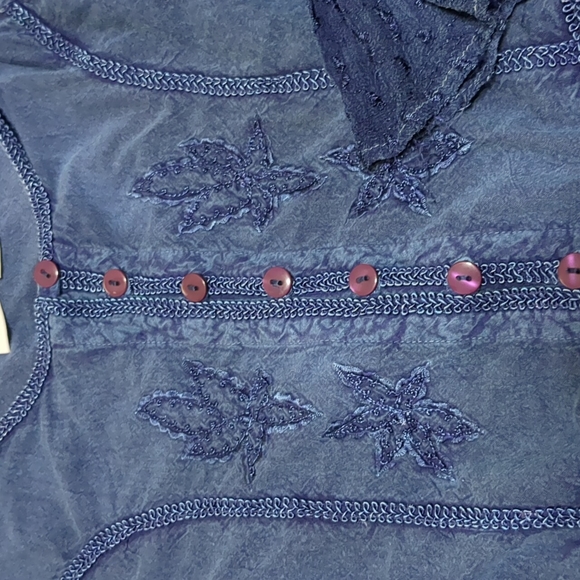 Blue jean material looking blouse - Picture 2 of 8